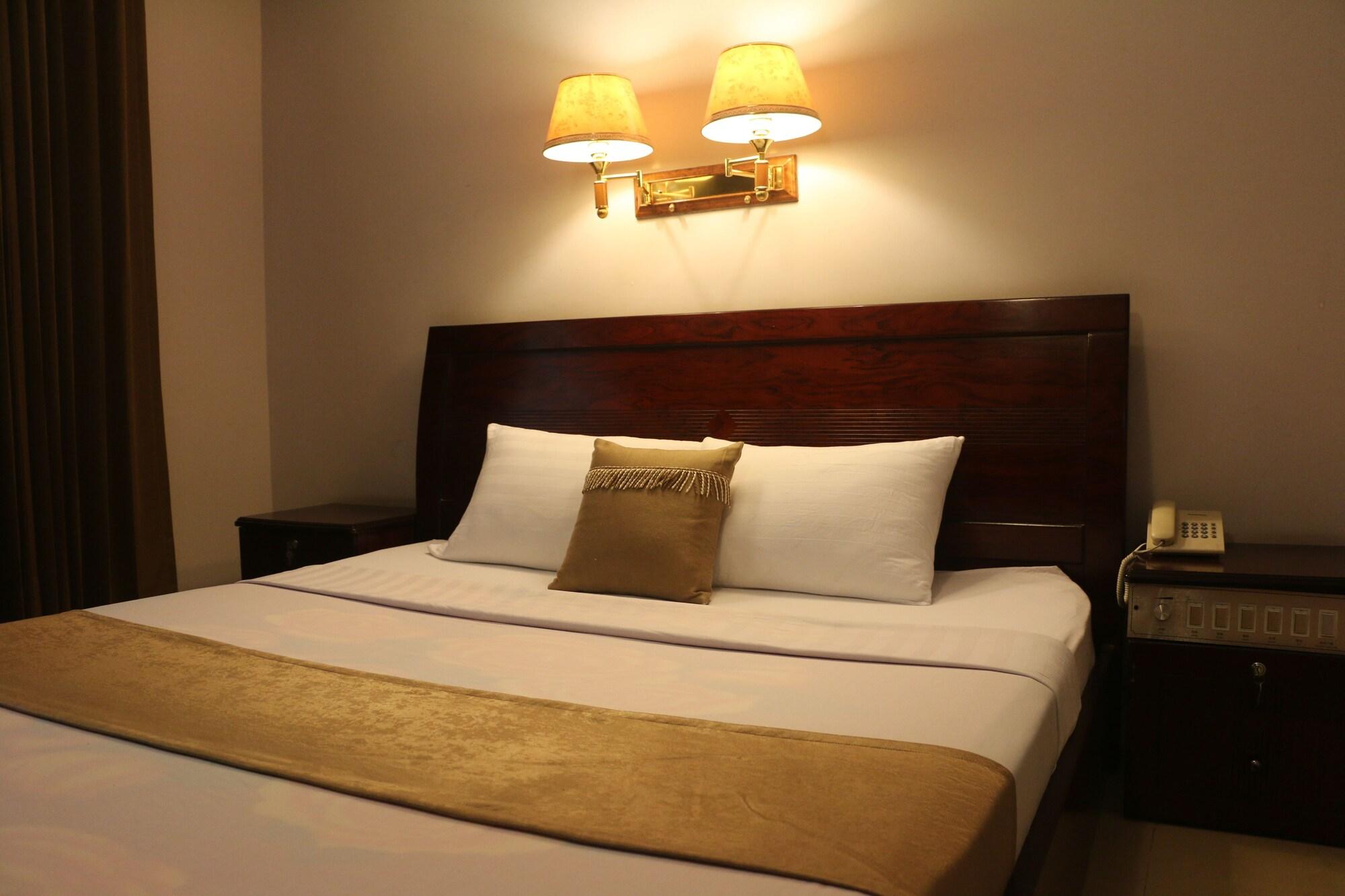 You Eng Hotel Phnom Penh Exterior photo