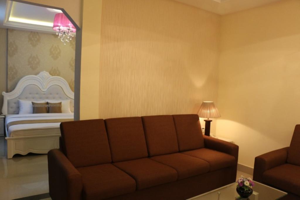 You Eng Hotel Phnom Penh Exterior photo